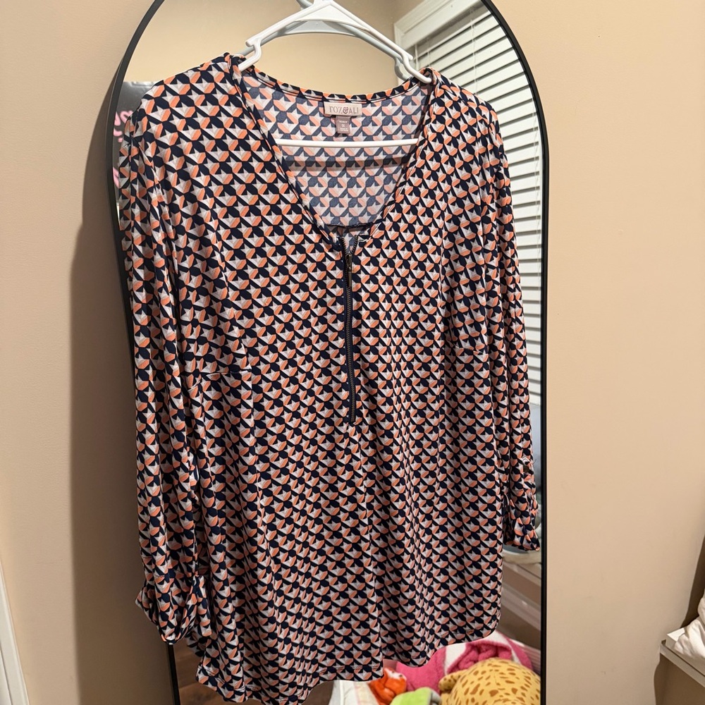 Roz & Ali Navy and Pink Geometric V-Neck Top